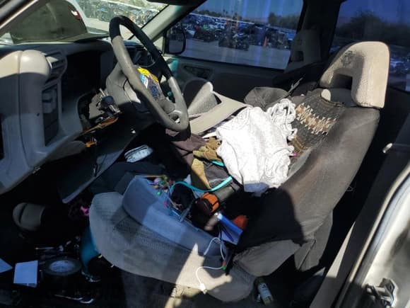 ✅ 1997 Chevrolet S-10 • VIN: 1GCCS14X3V8116628 • Лот: 61076395. Опубликован ранее на Copart с пробегом 146 210 миль. Бесплатный доступ к архиву аукционных продаж из США и подробный отчёт об истории автомобиля на DreamBid. Изображение 7.