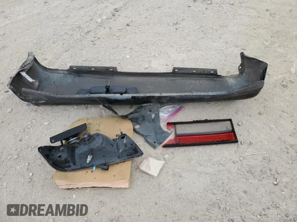 ✅ 1990 Ford Mustang GT • VIN: 1FACP42E6LF125357 • Lot: 83614574. Wystawiony na Copart z przebiegiem 69 309 mil. Bezpłatny archiwum sprzedaży aukcyjnych z USA i szczegółowy raport historii pojazdu na DreamBid. Zdjęcie 14.