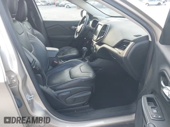 ✅ 2014 Jeep Cherokee Limited • VIN: 1C4PJMDSXEW300700 • Лот: 43648307. Опубликован ранее на IAAI с пробегом 125 257 миль. Бесплатный доступ к архиву аукционных продаж из США и подробный отчёт об истории автомобиля на DreamBid. Изображение 5.