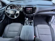 ✅ 2021 Chevrolet Traverse LT Cloth • VIN: 1GNERGKWXMJ233252 • Лот: 90199225. Опубликован ранее на Copart с пробегом 124 379 миль. Бесплатный доступ к архиву аукционных продаж из США и подробный отчёт об истории автомобиля на DreamBid. Изображение 9.