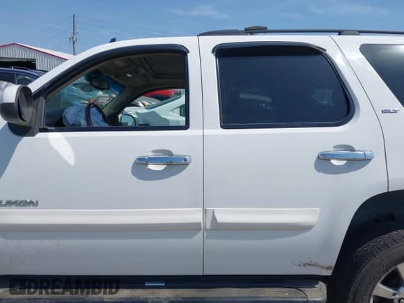 ✅ 2009 GMC Yukon SLT 4SB • VIN: 1GKFC33049R158367 • Lot: 42312248. Listed on IAAI with 220,033 mi. Free auction sales archive from the USA and detailed vehicle history report at DreamBid. Image 15.