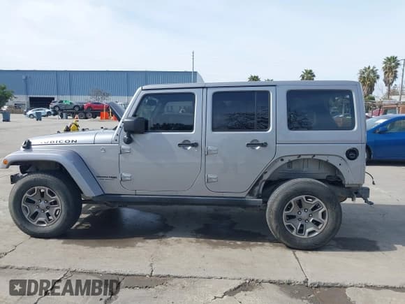 ✅ 2018 Jeep Wrangler Unlimited Rubicon Recon • VIN: 1C4HJWFG9JL840446 • Lot: 41804678. Listed on IAAI with 133,633 mi. Free auction sales archive from the USA and detailed vehicle history report at DreamBid. Image 15.