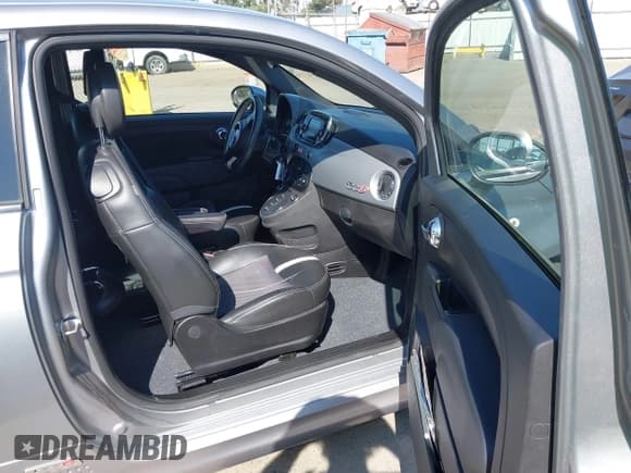 ✅ 2019 FIAT 500e • VIN: 3C3CFFGE0KT773500 • Lot: 43001127. Wystawiony na IAAI z przebiegiem 55 042 mil. Bezpłatny archiwum sprzedaży aukcyjnych z USA i szczegółowy raport historii pojazdu na DreamBid. Zdjęcie 5.