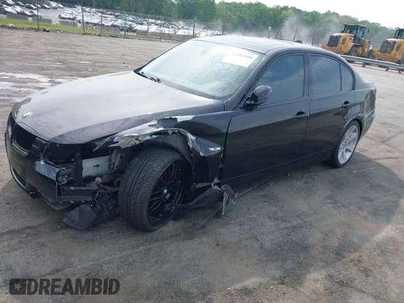 ✅ 2006 BMW 3 Series 330i • VIN: WBAVB33566PS19194 • Lot: 42092890. Listed on IAAI with 110,426 mi. Free auction sales archive from the USA and detailed vehicle history report at DreamBid. Image 17.