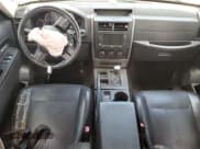 ✅ 2012 Jeep Liberty Sport Latitude • VIN: 1C4PJLAK9CW201006 • Lot: 60118045. Wystawiony na Copart z przebiegiem 181 887 mil. Bezpłatny archiwum sprzedaży aukcyjnych z USA i szczegółowy raport historii pojazdu na DreamBid. Zdjęcie 8.