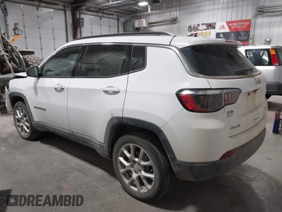 ✅ 2024 Jeep Compass Latitude Lux • VIN: 3C4NJDFN8RT122201 • Lot: 43055340. Listed on IAAI with 16,141 mi. Free auction sales archive from the USA and detailed vehicle history report at DreamBid. Image 3.