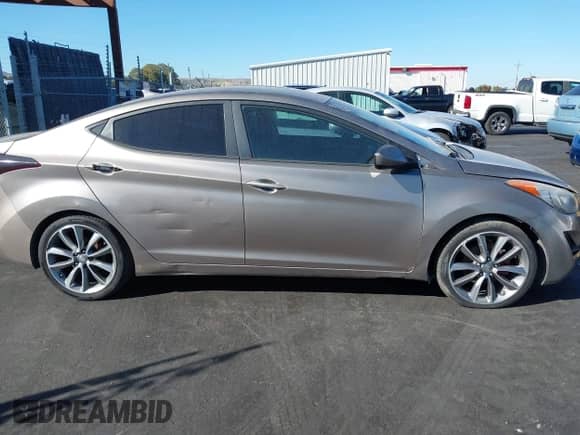 2013 Hyundai Elantra GLS с VIN 5NPDH4AE0DH241108, выставлен на аукционе IAAI как лот 43538562 с пробегом 224 287 миль миль и . История ставок и продаж доступна на DreamBid. Изображение 12.