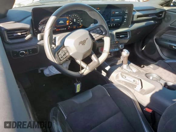 ✅ 2024 Ford Mustang Dark Horse • VIN: 1FA6P8R06R5504050 • Lot: 90358855. Wystawiony na Copart z przebiegiem 5 540 mil. Bezpłatny archiwum sprzedaży aukcyjnych z USA i szczegółowy raport historii pojazdu na DreamBid. Zdjęcie 8.