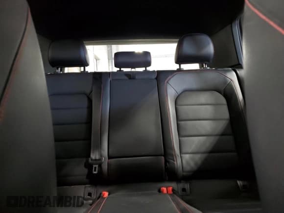 ✅ 2018 Volkswagen Golf GTI S • VIN: 3VW447AUXJM255850 • Lot: 90025375. Wystawiony na Copart z przebiegiem 169 224 mil. Bezpłatny archiwum sprzedaży aukcyjnych z USA i szczegółowy raport historii pojazdu na DreamBid. Zdjęcie 10.