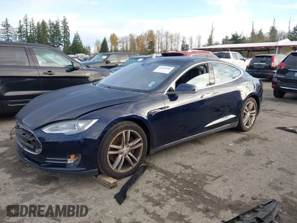 ✅ 2015 Tesla Model S 85 • VIN: 5YJSA1S15FFP77026 • Лот: 43760984. Опубликован ранее на IAAI с пробегом 95 875 миль. Бесплатный доступ к архиву аукционных продаж из США и подробный отчёт об истории автомобиля на DreamBid. Изображение 2.