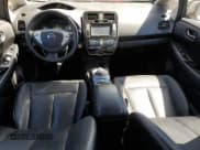 ✅ 2015 Nissan LEAF SV • VIN: 1N4AZ0CP5FC326425 • Lot: 70963675. Wystawiony na Copart z przebiegiem 40 390 mil. Bezpłatny archiwum sprzedaży aukcyjnych z USA i szczegółowy raport historii pojazdu na DreamBid. Zdjęcie 8.