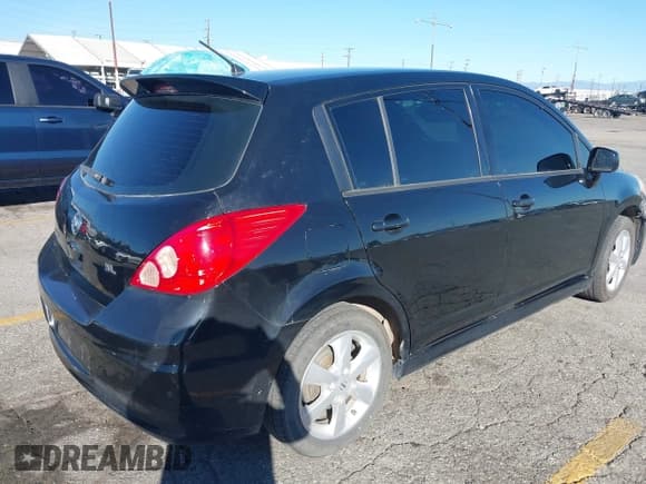 ✅ 2011 Nissan Versa S • VIN: 3N1BC1CP7BL393468 • Lot: 43861100. Wystawiony na IAAI z przebiegiem 171 793 mil. Bezpłatny archiwum sprzedaży aukcyjnych z USA i szczegółowy raport historii pojazdu na DreamBid. Zdjęcie 4.