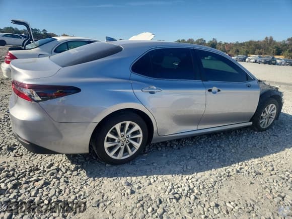 ✅ 2024 Toyota Camry LE • VIN: 4T1R11AK7RU898432 • Lot: 91261705. Wystawiony na Copart z przebiegiem 54 388 mil. Bezpłatny archiwum sprzedaży aukcyjnych z USA i szczegółowy raport historii pojazdu na DreamBid. Zdjęcie 3.