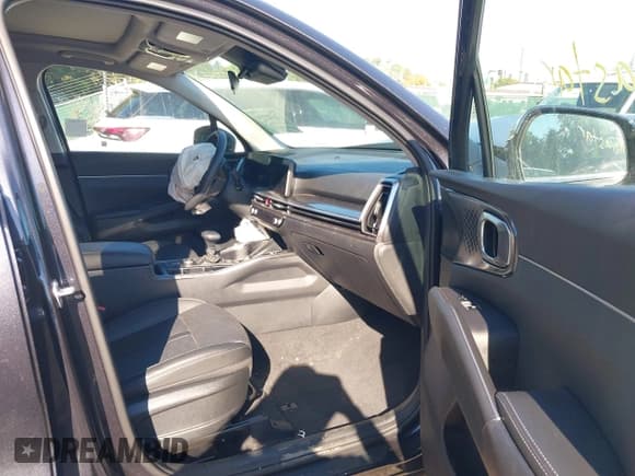 ✅ 2025 Kia Sorento S • VIN: 5XYRL4JC0SG362342 • Lot: 43345935. Wystawiony na IAAI z przebiegiem 3 676 mil. Bezpłatny archiwum sprzedaży aukcyjnych z USA i szczegółowy raport historii pojazdu na DreamBid. Zdjęcie 5.