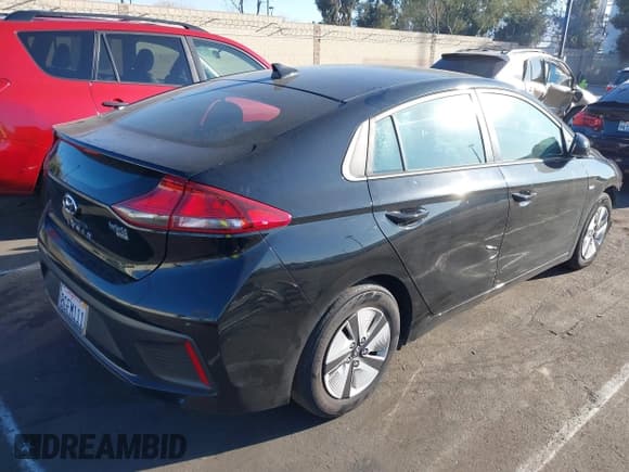 ✅ 2019 Hyundai Ioniq Blue • VIN: KMHC65LC7KU111411 • Lot: 41631240. Wystawiony na IAAI z przebiegiem 95 944 mil. Bezpłatny archiwum sprzedaży aukcyjnych z USA i szczegółowy raport historii pojazdu na DreamBid. Zdjęcie 4.