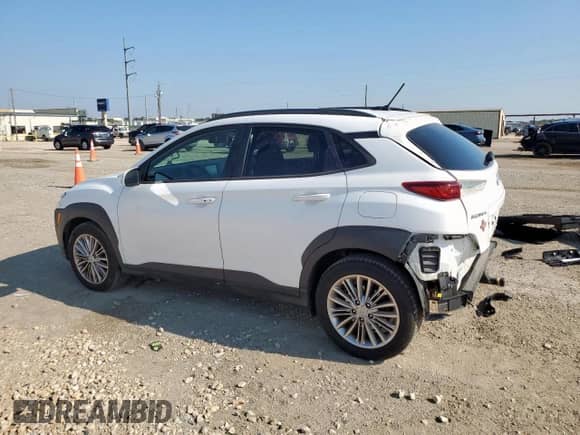 2021 Hyundai Kona SEL z VIN KM8K2CAA1MU752053, wystawiony jako Copart lot #69663785 z przebiegiem 51 903 mil mil oraz Czysty tytuł • Clean title. Historia ofert i sprzedaży dostępna na DreamBid. Obrazek 2.