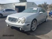✅ 2000 Mercedes-Benz CLK 320/430 • VIN: WDBLJ65G7YF157342 • Lot: 43689025. Wystawiony na IAAI z przebiegiem 98 430 mil. Bezpłatny archiwum sprzedaży aukcyjnych z USA i szczegółowy raport historii pojazdu na DreamBid. Zdjęcie 2.