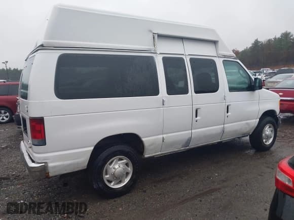 ✅ 2006 Ford Econoline Passenger XL • VIN: 1FBNE31L06DA60402 • Lot: 43663833. Wystawiony na IAAI z przebiegiem 118 178 mil. Bezpłatny archiwum sprzedaży aukcyjnych z USA i szczegółowy raport historii pojazdu na DreamBid. Zdjęcie 13.