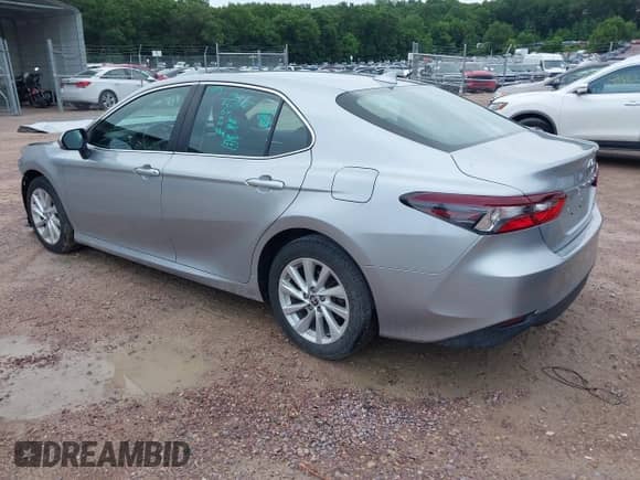 2022 Toyota Camry LE с VIN 4T1C11BK0NU053520, выставлен на аукционе IAAI как лот 42541083 с пробегом 61 579 миль миль и . История ставок и продаж доступна на DreamBid. Изображение 3.