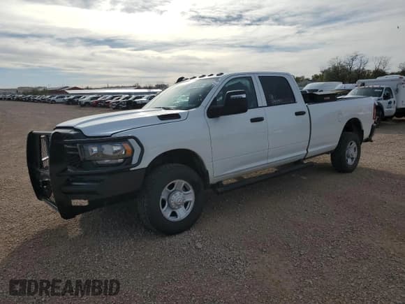 ✅ 2024 Ram 3500 Tradesman • VIN: 3C63R3GJ8RG155995 • Лот: 90999005. Опубликован ранее на Copart с пробегом 53 141 миль. Бесплатный доступ к архиву аукционных продаж из США и подробный отчёт об истории автомобиля на DreamBid. Изображение 1.