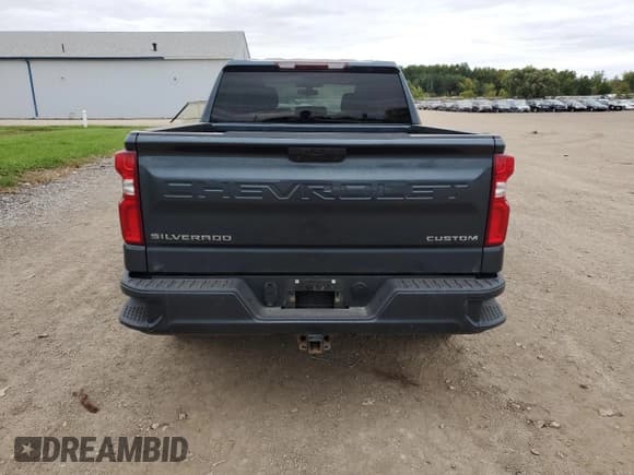 ✅ 2019 Chevrolet Silverado 1500 Custom • VIN: 3GCPYBEH2KG312577 • Lot: 74548714. Wystawiony na Copart z przebiegiem 135 499 mil. Bezpłatny archiwum sprzedaży aukcyjnych z USA i szczegółowy raport historii pojazdu na DreamBid. Zdjęcie 6.