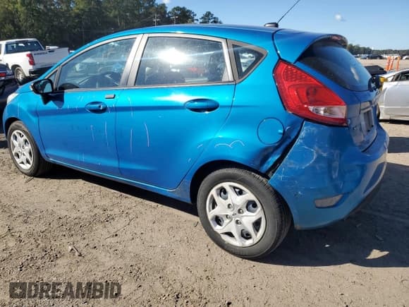 ✅ 2013 Ford Fiesta SE • VIN: 3FADP4EJXDM164600 • Lot: 85393245. Wystawiony na Copart z przebiegiem 105 224 mil. Bezpłatny archiwum sprzedaży aukcyjnych z USA i szczegółowy raport historii pojazdu na DreamBid. Zdjęcie 2.