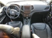 ✅ 2019 Jeep Cherokee Latitude Plus • VIN: 1C4PJMLB1KD378744 • Lot: 91902535. Wystawiony na Copart z przebiegiem 214 432 mil. Bezpłatny archiwum sprzedaży aukcyjnych z USA i szczegółowy raport historii pojazdu na DreamBid. Zdjęcie 8.