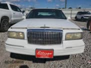 ✅ 1996 Lincoln Town Car Signature • VIN: 1LNLM82W0TY735659 • Lot: 70772104. Listed on Copart with 195,869 mi. Free auction sales archive from the USA and detailed vehicle history report at DreamBid. Image 5.