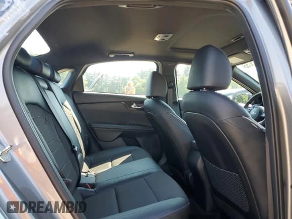 ✅ 2024 Kia Forte GT-Line • VIN: 3KPF54AD1RE810634 • Lot: 63285055. Wystawiony na Copart z przebiegiem 7 269 mil. Bezpłatny archiwum sprzedaży aukcyjnych z USA i szczegółowy raport historii pojazdu na DreamBid. Zdjęcie 10.