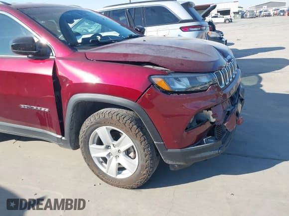 ✅ 2022 Jeep Compass Latitude • VIN: 3C4NJDBB5NT215991 • Lot: 43335620. Wystawiony na IAAI z przebiegiem 69 235 mil. Bezpłatny archiwum sprzedaży aukcyjnych z USA i szczegółowy raport historii pojazdu na DreamBid. Zdjęcie 6.
