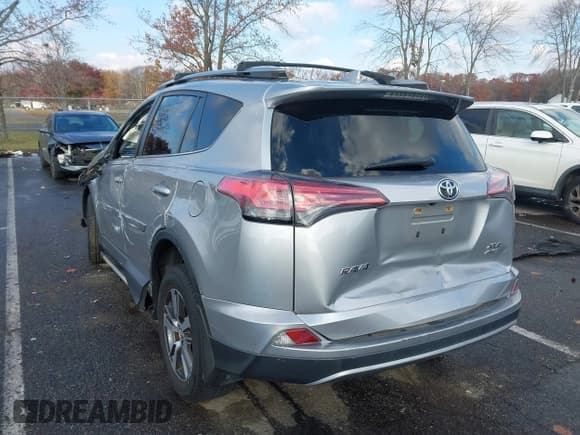 ✅ 2018 Toyota RAV4 XLE • VIN: JTMRFREV8JJ252606 • Лот: 43615455. Опубликован ранее на IAAI с пробегом 48 123 миль. Бесплатный доступ к архиву аукционных продаж из США и подробный отчёт об истории автомобиля на DreamBid. Изображение 3.