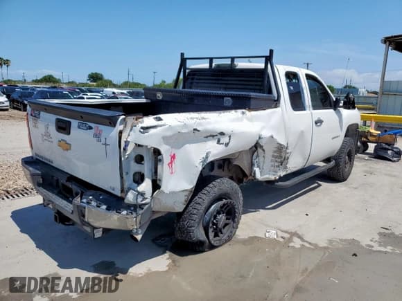 ✅ 2008 Chevrolet Silverado 2500HD Work Truck • VIN: 1GCHC29K88E168946 • Lot: 58560605. Wystawiony na Copart z przebiegiem 111 445 mil. Bezpłatny archiwum sprzedaży aukcyjnych z USA i szczegółowy raport historii pojazdu na DreamBid. Zdjęcie 3.