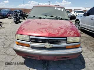 1999 Chevrolet Blazer LS z VIN 1GNDT13W2X2157694, wystawiony jako Copart lot #63347804 z przebiegiem Nie podano mil oraz Szkoda całkowita • Salvage title. Historia ofert i sprzedaży dostępna na DreamBid. Obrazek 5.