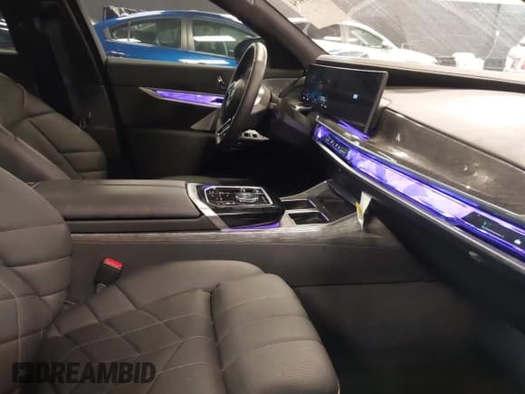 ✅ 2024 BMW i7 M70 • VIN: WBY83EH05RCP56428 • Lot: 41834434. Listed on IAAI with 3,644 mi. Free auction sales archive from the USA and detailed vehicle history report at DreamBid. Image 5.