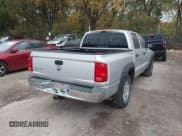 ✅ 2005 Dodge Dakota SLT • VIN: 1D7HW48K55S277646 • Lot: 43651368. Wystawiony na IAAI z przebiegiem 148 752 mil. Bezpłatny archiwum sprzedaży aukcyjnych z USA i szczegółowy raport historii pojazdu na DreamBid. Zdjęcie 4.