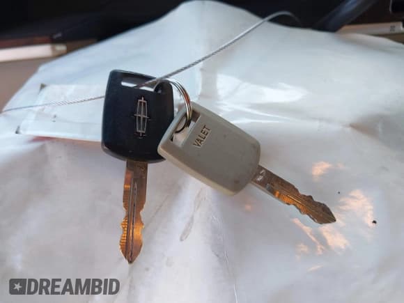 ✅ 2007 Lincoln Town Car Signature Limited • VIN: 1LNHM82V07Y639694 • Лот: 42859370. Опубликован ранее на IAAI с пробегом 134 075 миль. Бесплатный доступ к архиву аукционных продаж из США и подробный отчёт об истории автомобиля на DreamBid. Изображение 11.