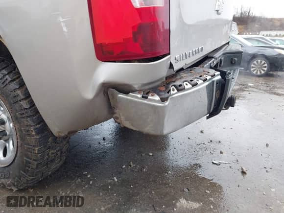 2009 Chevrolet Silverado 1500 LS z VIN 3GCEK13C69G223860, wystawiony jako IAAI lot #41467550 z przebiegiem Nie podano mil oraz . Historia ofert i sprzedaży dostępna na DreamBid. Obrazek 21.