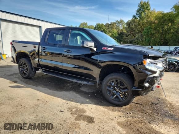 ✅ 2025 Chevrolet Silverado 1500 LT Trail Boss • VIN: 3GCUKFED7SG121973 • Lot: 89661525. Wystawiony na Copart z przebiegiem 11 641 mil. Bezpłatny archiwum sprzedaży aukcyjnych z USA i szczegółowy raport historii pojazdu na DreamBid. Zdjęcie 4.