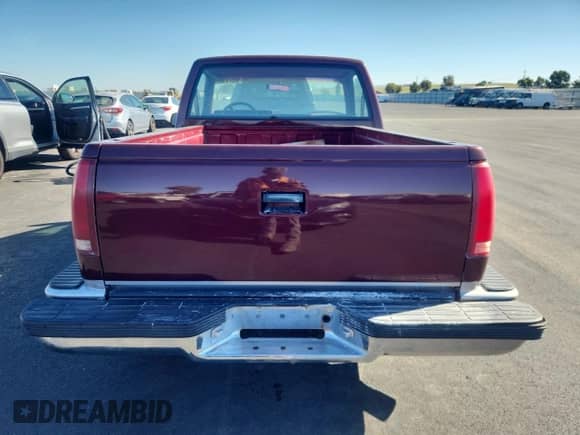 ✅ 1988 Chevrolet Silverado 1500 • VIN: 1GCDC14K1JZ301500 • Lot: 90577595. Wystawiony na Copart z przebiegiem 130 143 mil. Bezpłatny archiwum sprzedaży aukcyjnych z USA i szczegółowy raport historii pojazdu na DreamBid. Zdjęcie 6.