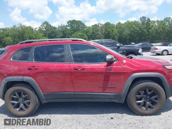 ✅ 2017 Jeep Cherokee Trailhawk L Plus • VIN: 1C4PJMBS4HD217640 • Lot: 42546332. Wystawiony na IAAI z przebiegiem 58 141 mil. Bezpłatny archiwum sprzedaży aukcyjnych z USA i szczegółowy raport historii pojazdu na DreamBid. Zdjęcie 13.