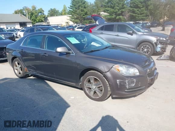 2011 Chevrolet Malibu 1LT z VIN 1G1ZC5E16BF174953, wystawiony jako IAAI lot #43185419 z przebiegiem 172 505 mil mil oraz . Historia ofert i sprzedaży dostępna na DreamBid. Obrazek 1.