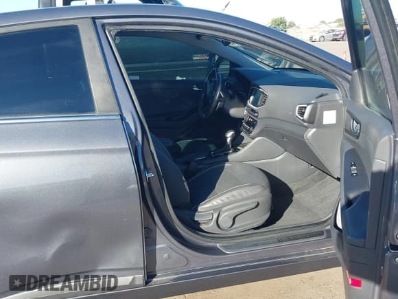 ✅ 2018 Hyundai Ioniq Limited • VIN: KMHC05LCXJU064259 • Lot: 43609318. Wystawiony na IAAI z przebiegiem 92 098 mil. Bezpłatny archiwum sprzedaży aukcyjnych z USA i szczegółowy raport historii pojazdu na DreamBid. Zdjęcie 5.