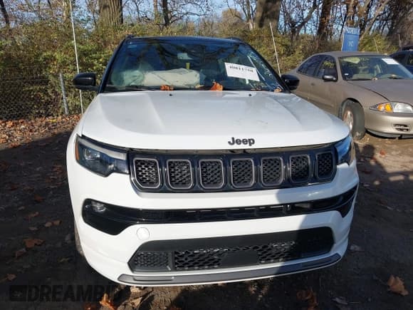 ✅ 2023 Jeep Compass (RED) Edition • VIN: 3C4NJDCN6PT502624 • Lot: 40811750. Wystawiony na IAAI z przebiegiem 18 595 mil. Bezpłatny archiwum sprzedaży aukcyjnych z USA i szczegółowy raport historii pojazdu na DreamBid. Zdjęcie 12.