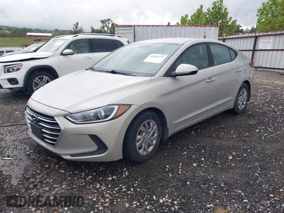 2017 Hyundai Elantra SE z VIN KMHD74LF9HU424538, wystawiony jako IAAI lot #43245779 z przebiegiem 136 683 mil mil oraz . Historia ofert i sprzedaży dostępna na DreamBid. Obrazek 17.