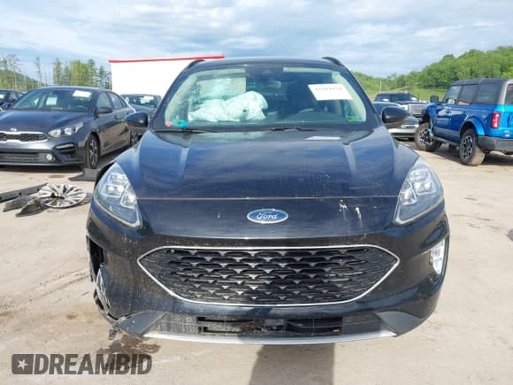 ✅ 2020 Ford Escape Titanium • VIN: 1FMCU9J96LUA72557 • Lot: 42204154. Listed on IAAI with 100 mi. Free auction sales archive from the USA and detailed vehicle history report at DreamBid. Image 12.