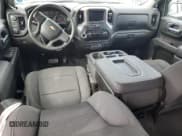 ✅ 2021 Chevrolet Silverado 1500 Custom • VIN: 1GCPYBEK7MZ272351 • Lot: 67630364. Wystawiony na Copart z przebiegiem 61 156 mil. Bezpłatny archiwum sprzedaży aukcyjnych z USA i szczegółowy raport historii pojazdu na DreamBid. Zdjęcie 8.