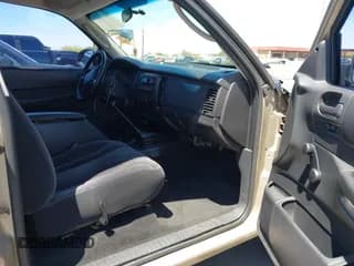 ✅ 2002 Dodge Dakota • VIN: 1B7FL16X72S642881 • Lot: 42153560. Wystawiony na IAAI z przebiegiem 220 917 mil. Bezpłatny archiwum sprzedaży aukcyjnych z USA i szczegółowy raport historii pojazdu na DreamBid. Zdjęcie 5.