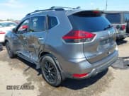 ✅ 2018 Nissan Rogue SV • VIN: 5N1AT2MV9JC735049 • Lot: 43140744. Wystawiony na IAAI z przebiegiem 46 498 mil. Bezpłatny archiwum sprzedaży aukcyjnych z USA i szczegółowy raport historii pojazdu na DreamBid. Zdjęcie 3.