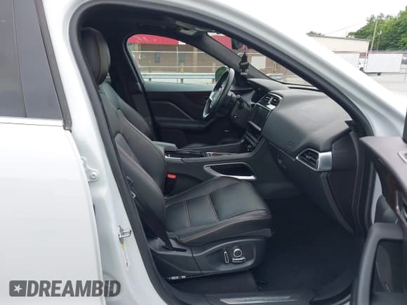 ✅ 2019 Jaguar F-Pace 25t Prestige • VIN: SADCK2GX3KA602396 • Lot: 42377936. Wystawiony na IAAI z przebiegiem 58 274 mil. Bezpłatny archiwum sprzedaży aukcyjnych z USA i szczegółowy raport historii pojazdu na DreamBid. Zdjęcie 5.