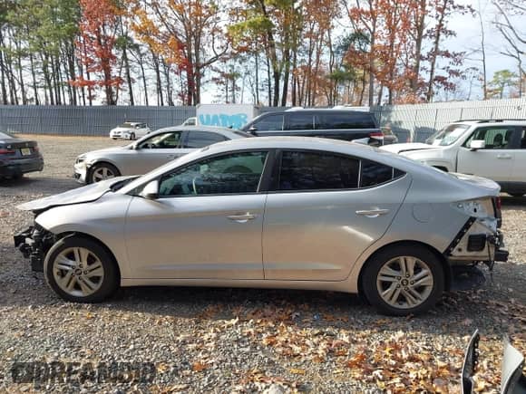 2020 Hyundai Elantra SEL z VIN KMHD84LF6LU949644, wystawiony jako IAAI lot #43638637 z przebiegiem 69 507 mil mil oraz . Historia ofert i sprzedaży dostępna na DreamBid. Obrazek 14.